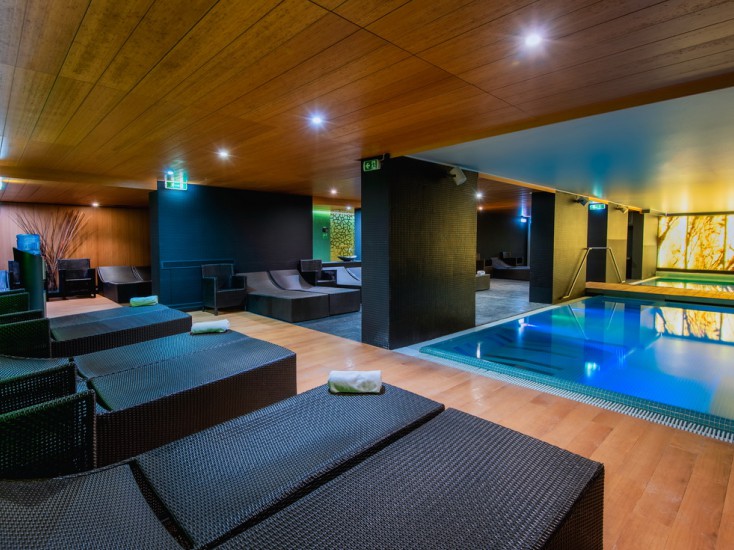 Belső élménymedencék